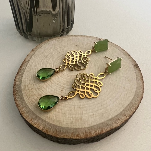 Geometric Minimalist Stylish Earrings - Gold & Green Intricate Glam  Earrings - Picture 3 of 10